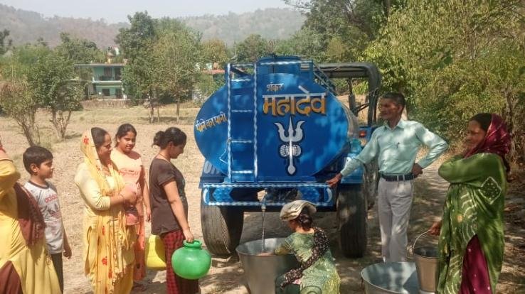 MLA Indradat Lakhanpal, who is transporting water to the tanker house: Kewal Dhiman Open in Google Translate • Feedback