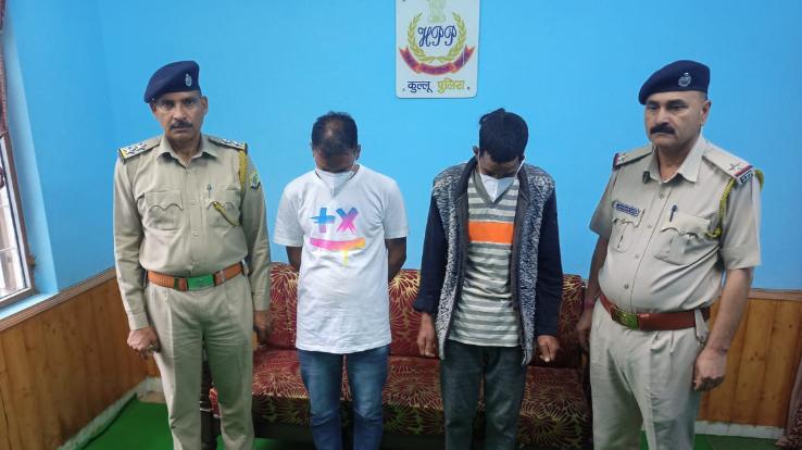 Two arrested with 3.032 kg charas