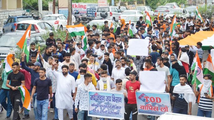 Youth erupts in protest against Agneepath scheme, rally taken out