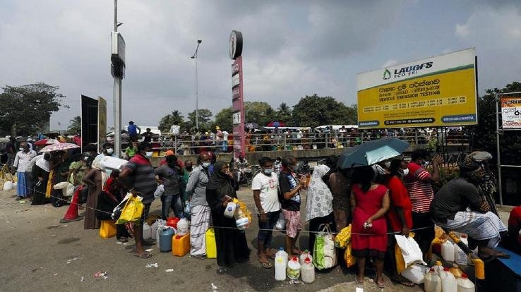 Sri Lanka: Due to lack of funds in Sri Lanka, the government closed schools and government offices for a week.