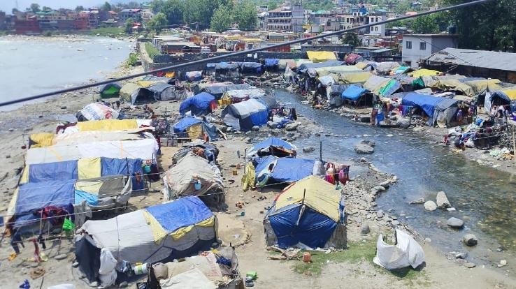 Order to remove migrants settled on the banks of Beas in Bhuntar