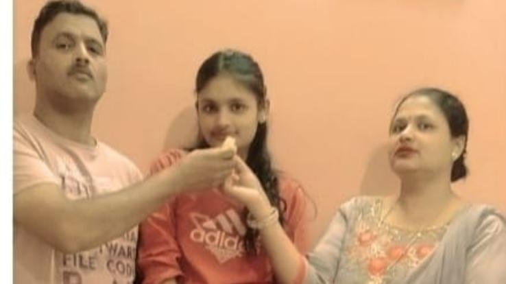 Sanvi of Sujanpur school got 472 marks in 12th