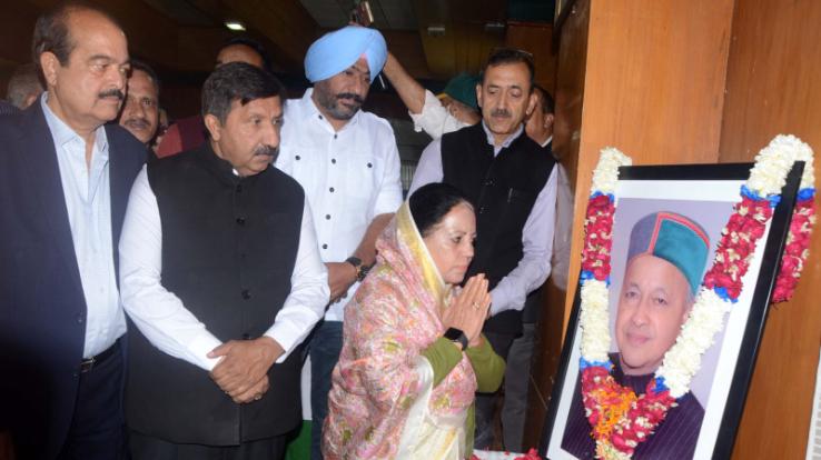 Tributes paid to Raja Virbhadra Singh across the state