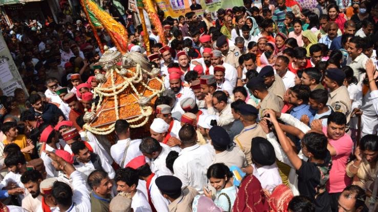 Dr. Saizal duly inaugurated the state level Shoolini fair