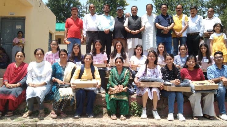 27 promising meritorious students of BL school got laptops