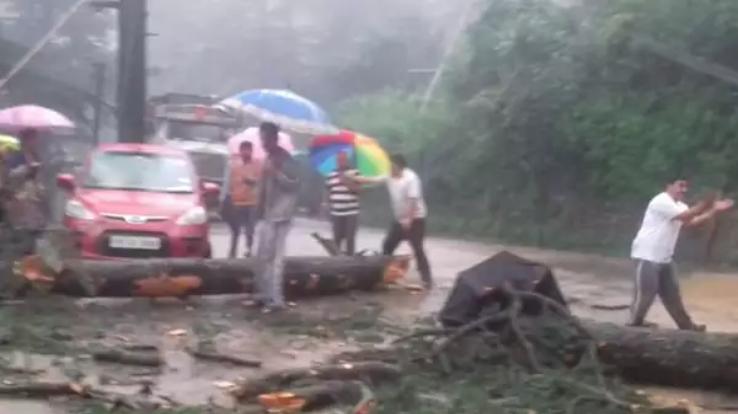 Rain wreaks havoc in Himachal: Roads and vehicles damaged due to landslide in Himachal, debris entered Chamba's houses