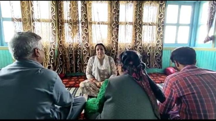 BJP Mahila Morcha state president Rashim Dhar Sood reached Gudiya's family