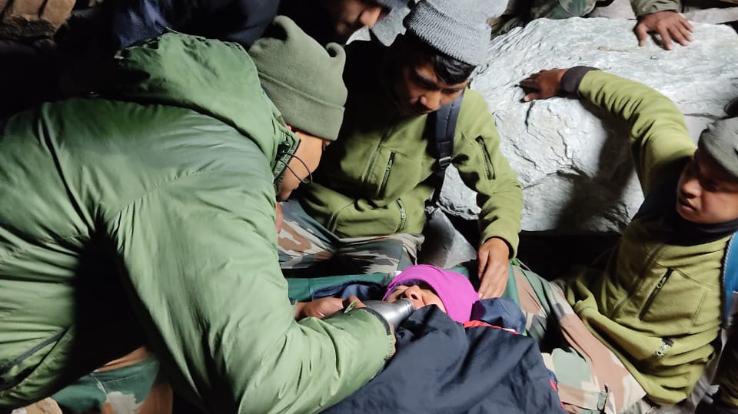The soldiers of the Assam Regiment did a rescue operation to save the injured mountaineer woman