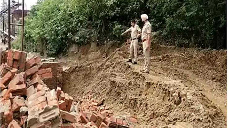 Una: Three laborers buried under rubble, injured