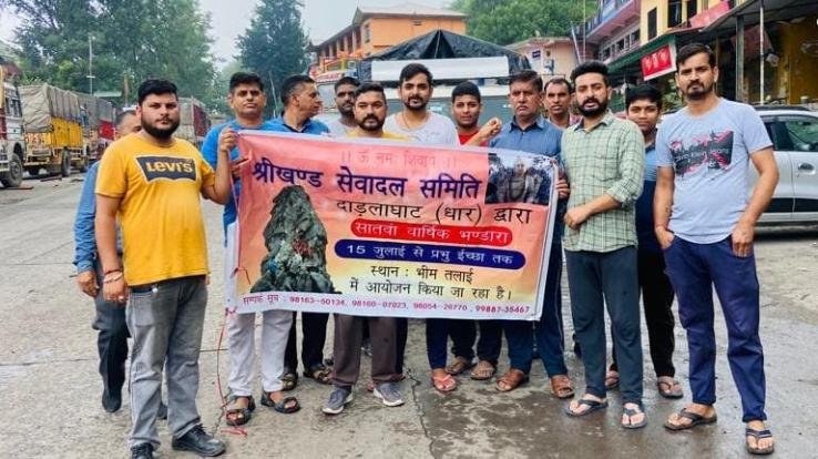 The first batch of Shrikhand Mahadev Sevadal Committee left from Darlaghat