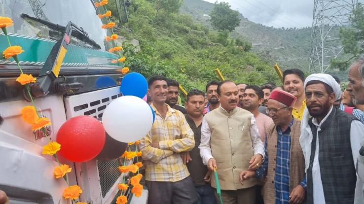 Bharmour: MLA Jialal Kapoor flagged off the corporation's bus