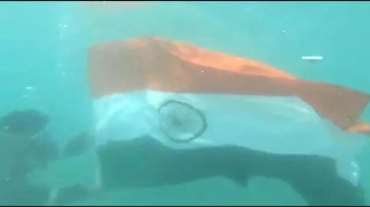 Indian Coast Guard hoisted the flag under the sea under 'Har Ghar Tiranga' campaign