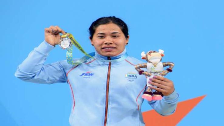 Bindiyarani won silver medal in women's 55 kg weight lifting