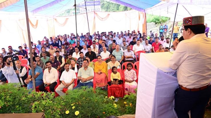 Govind Thakur attended the program of Kullu-Manali Truck Operators Association, listened to the problems of the people
