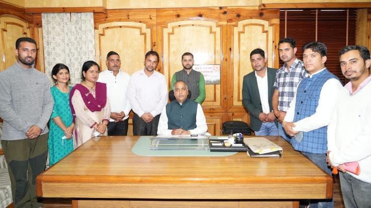  HP The representatives of the Vocational Trainers Welfare Association met the Chief Minister