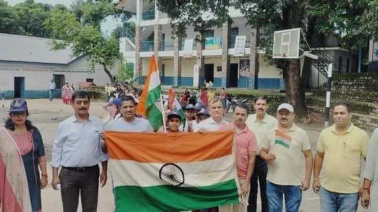 Students of various schools took out Tricolor Yatra for the Amrit festival of independence