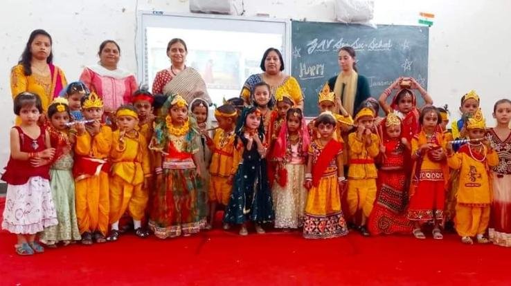 Children of GAV Senior Secondary School presented various forms of Shri Krishna Leelas
