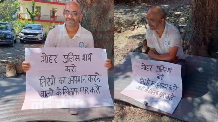 President of Wright Foundation sat on dharna outside Gohar police station in honor of Tricolor