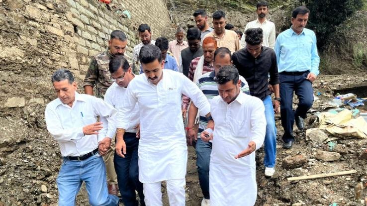 Vikramaditya Singh visited the rain-affected disaster area, Rebel Kashan