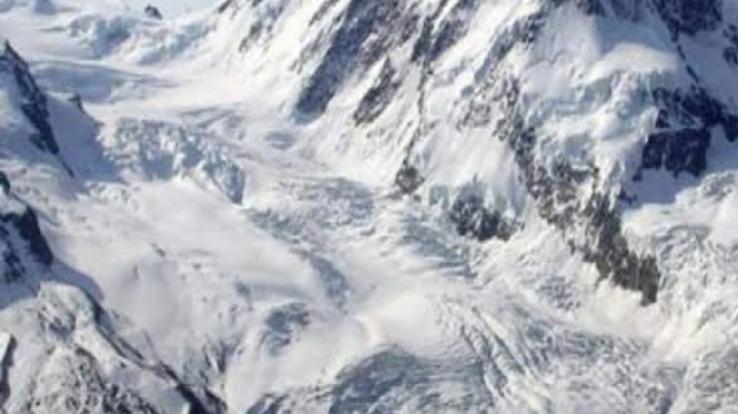 Two months later, the body of the tracker who fell in the gorge of the glacier was found