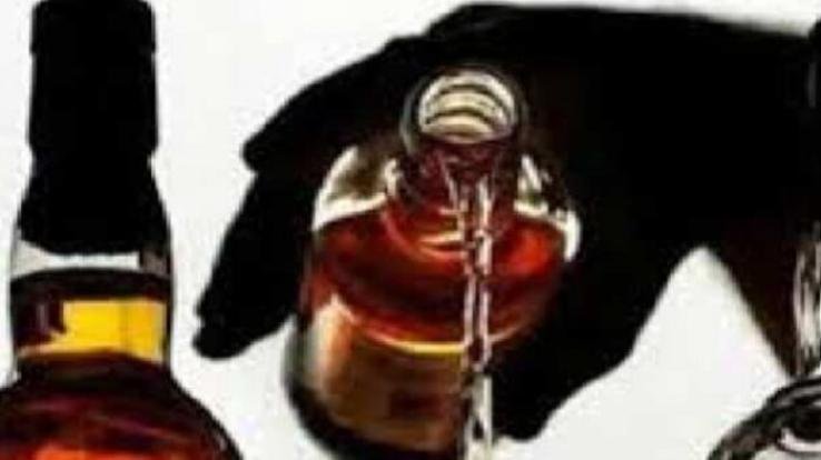 Sujanpur: 8 bottles of country liquor recovered during patrol