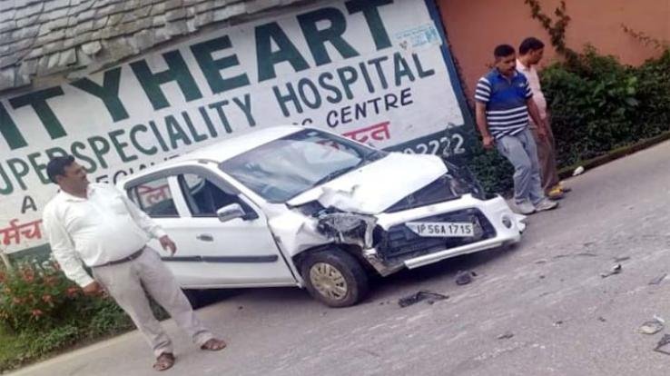 Car-tamp collision, driver got minor injuries