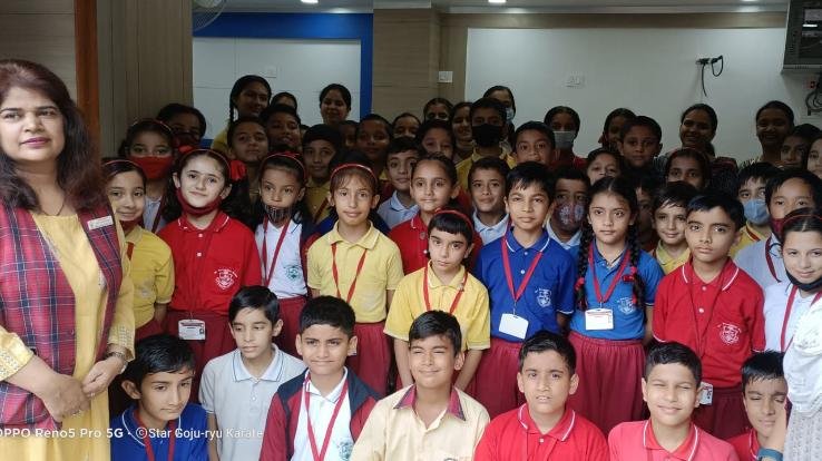 Students of class IV to VIII visited SBI Bank