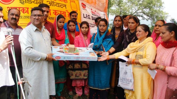 Free gas connection distributed to 276 people in Barsar