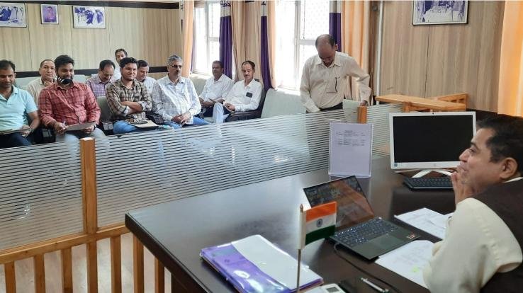 Check the basic facilities available in the Sector Officer polling station - SDM