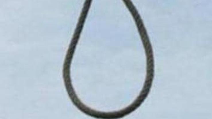 35-year-old youth hanging from the noose, dies