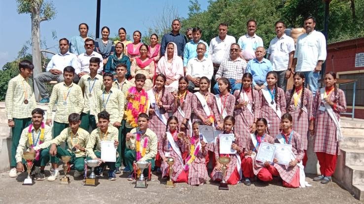 girl players of Kothi school got their iron done in the district level games