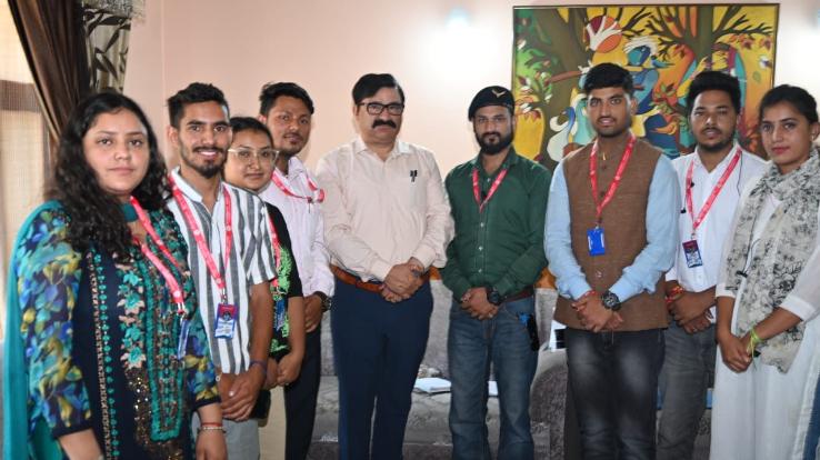 Courtesy meeting between team participation and Education Minister Govind Singh Thakur