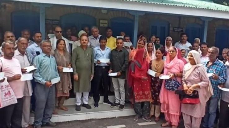 MLA distributed checks worth Rs 17 lakh 33 thousand 400 to 65 needy beneficiaries