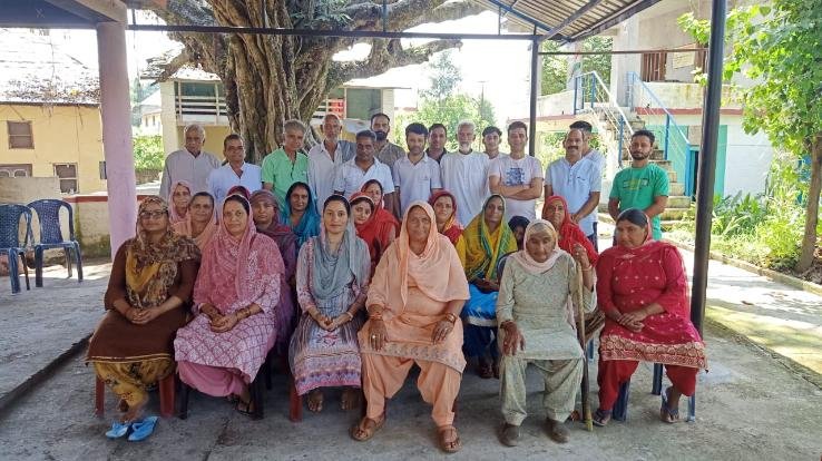 Hamirpur: Zilla Parishad Vice President attended the public meeting organized in Ludri village