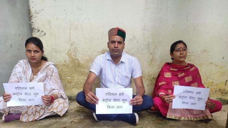 NAP councilors staged a sit-in to start the Animal Birth Control Center