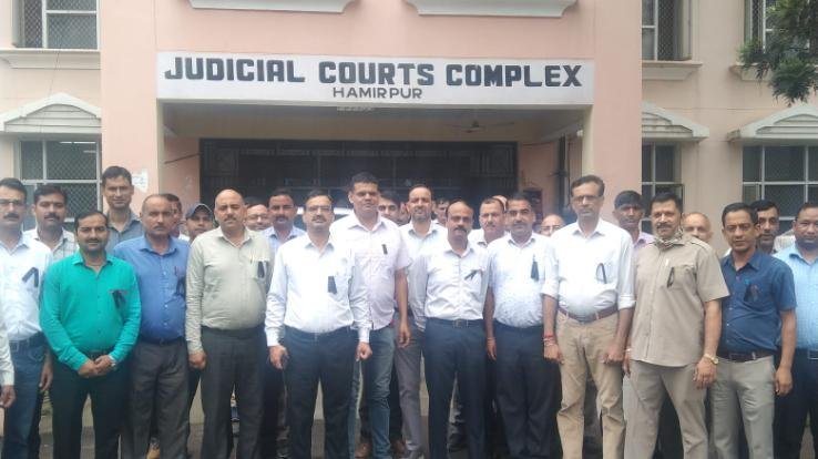 Dharamsala: The gradual fury of the employees of Himachal Pradesh judiciary continues for the third day