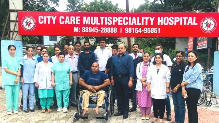 Kangra: Social worker Neeraj Thakur gave automatic wheelchair to the needy