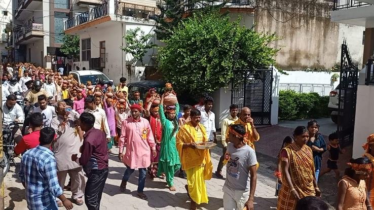 In the Navratras, the idol of the mother of the mother sits in the vegetable market of Baddi.