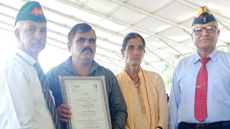 Martyr Manish Thakur's family honored by military martyr family in Jwalamukhi