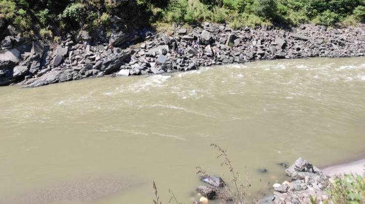 Car fell in Sutlej in Nirmand's Bazir-Babri