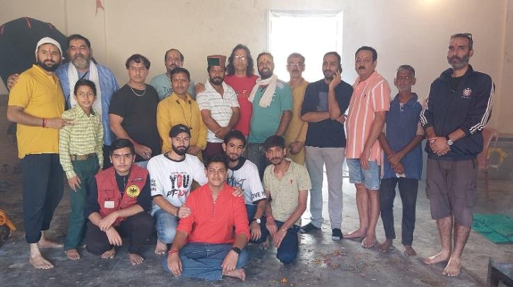 Dadlaghat: Organizing the establishment of a vase by the members of Ramlila Club