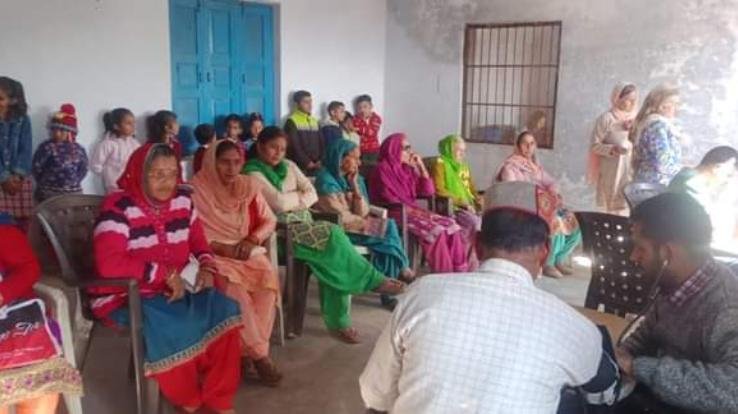 Health check-up of 60 people in the medical camp organized in Ladhyani