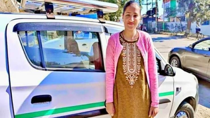 Compulsion turned hobby: This is how the journey of Himachal's first woman taxi driver Raveena started