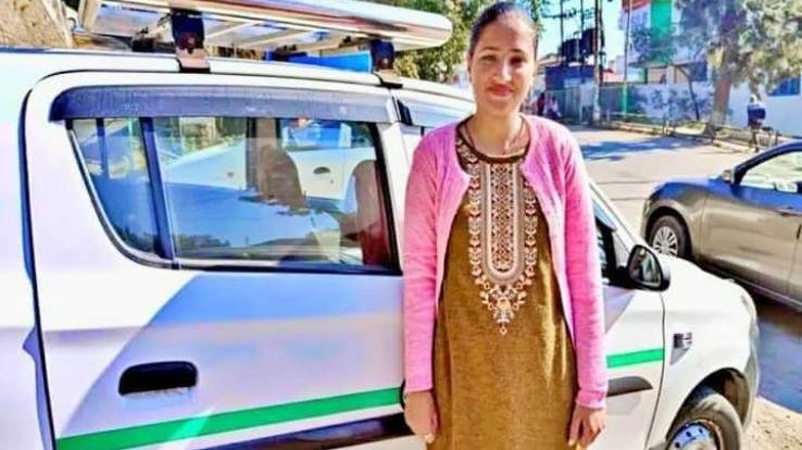  Compulsion turned hobby: This is how the journey of Himachal's first woman taxi driver Raveena started