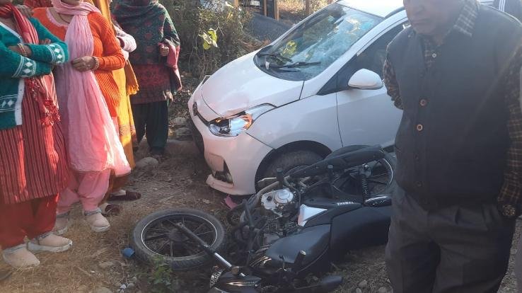 Hamirpur: One person died due to a collision with a vehicle in Agghar Panchayat of the district, a wave of mourning in the area