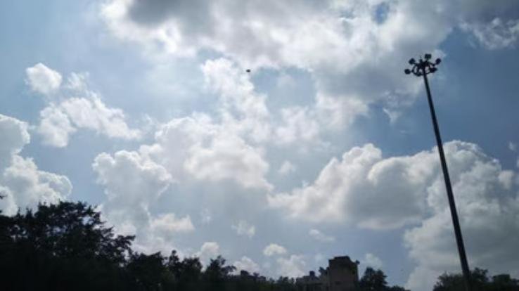 The weather will remain clear for five days in the high areas of the state, the Meteorological Department has issued a yellow alert in the plains.