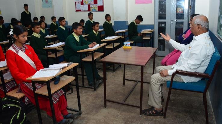 Governor visited Biolia School, interacted with the students.