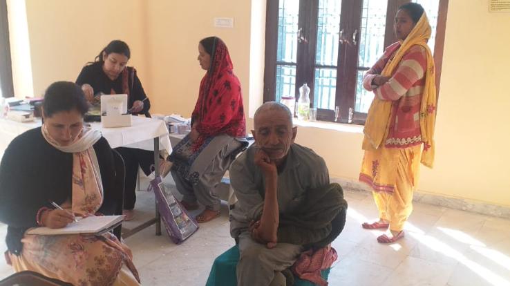 MP mobile health service team organized health camp in Bilaspur
