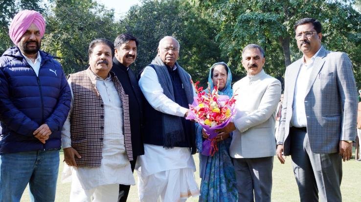Chief Minister met Mallikarjun Kharge in New Delhi