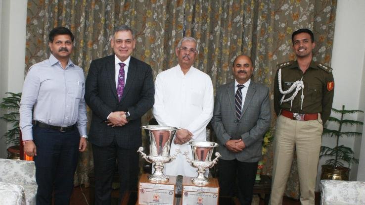 The governor congratulated the state police